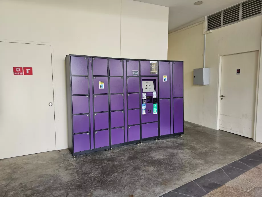 Úschovňa batožiny pri hlavnom vchode