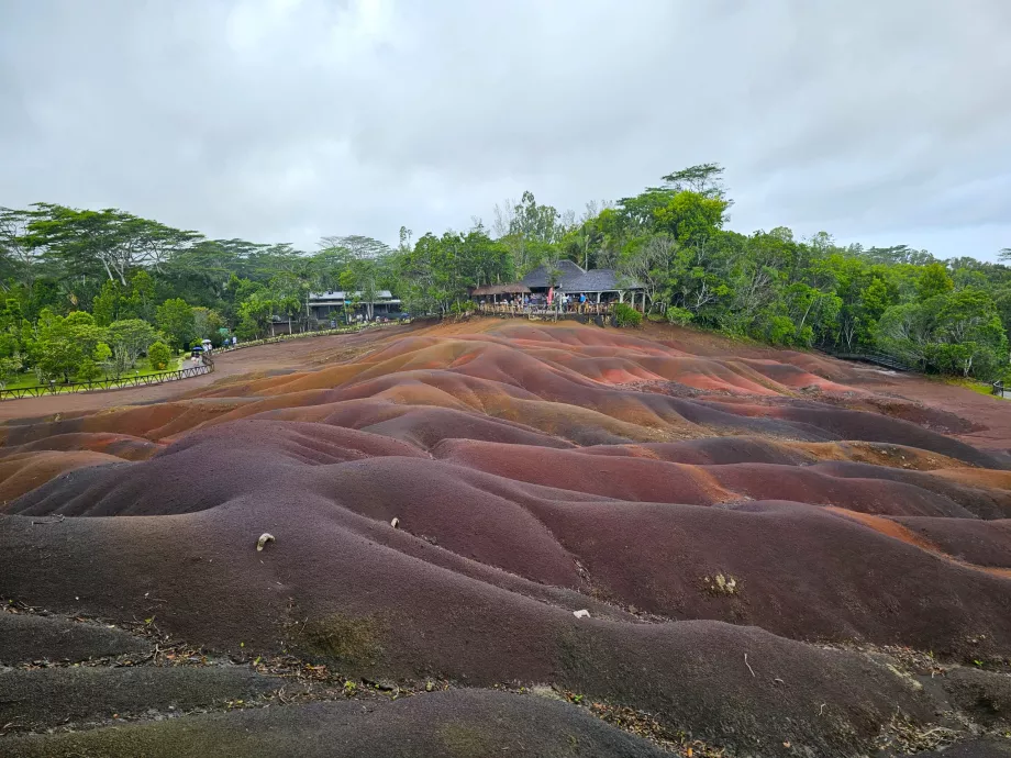 Severná farebná zem, Chamarel