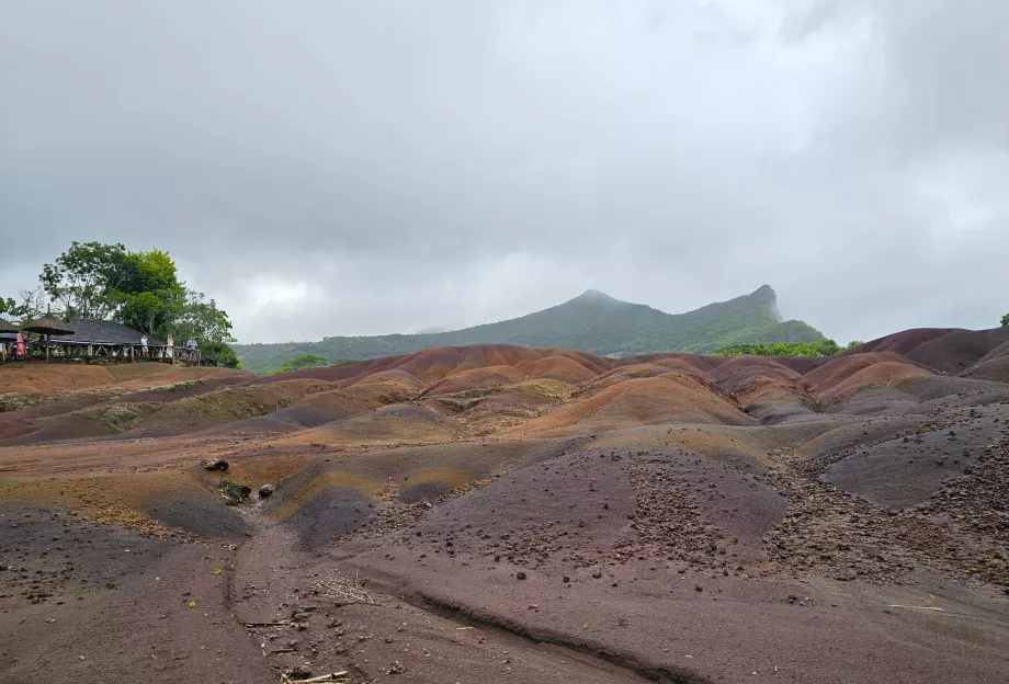 Severná farebná zem, Chamarel