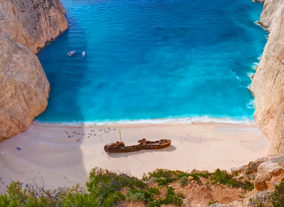 Loď na pláži Navagio