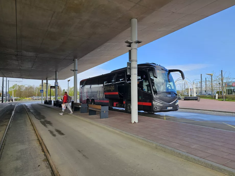 Zastávka diaľkového autobusu