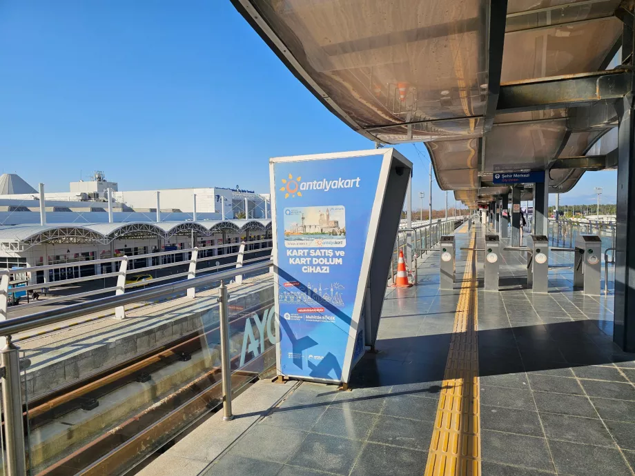 Automat na lístky na zastávke električky