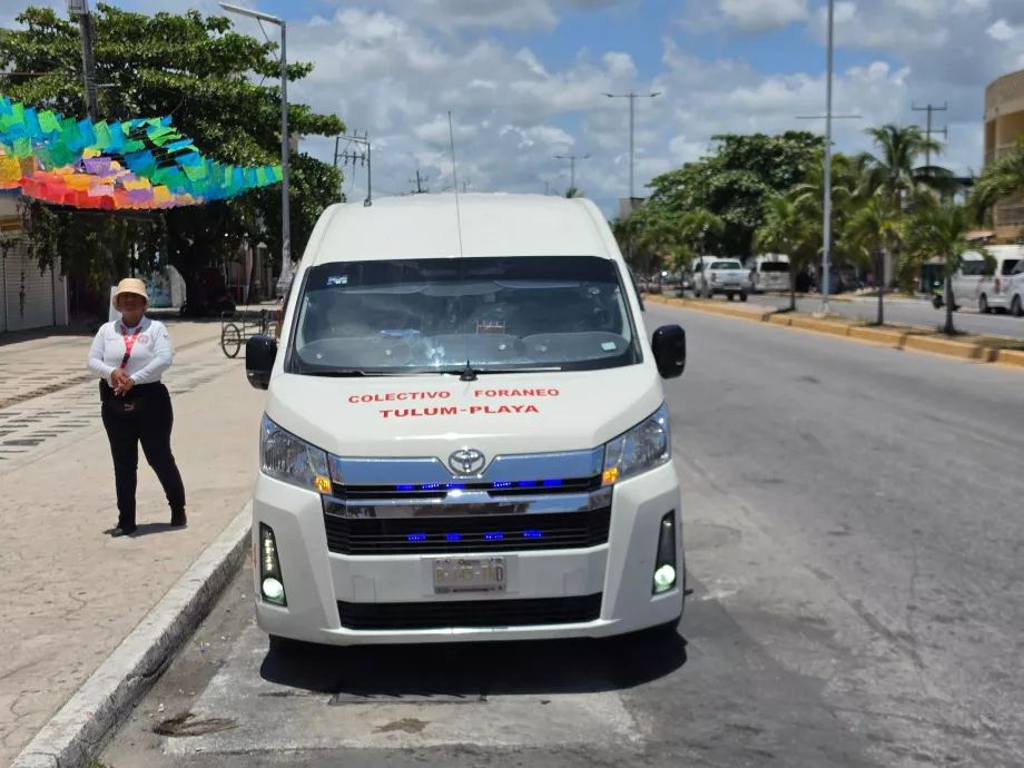 Colectivo, miesto nástupu v centre mesta Tulum