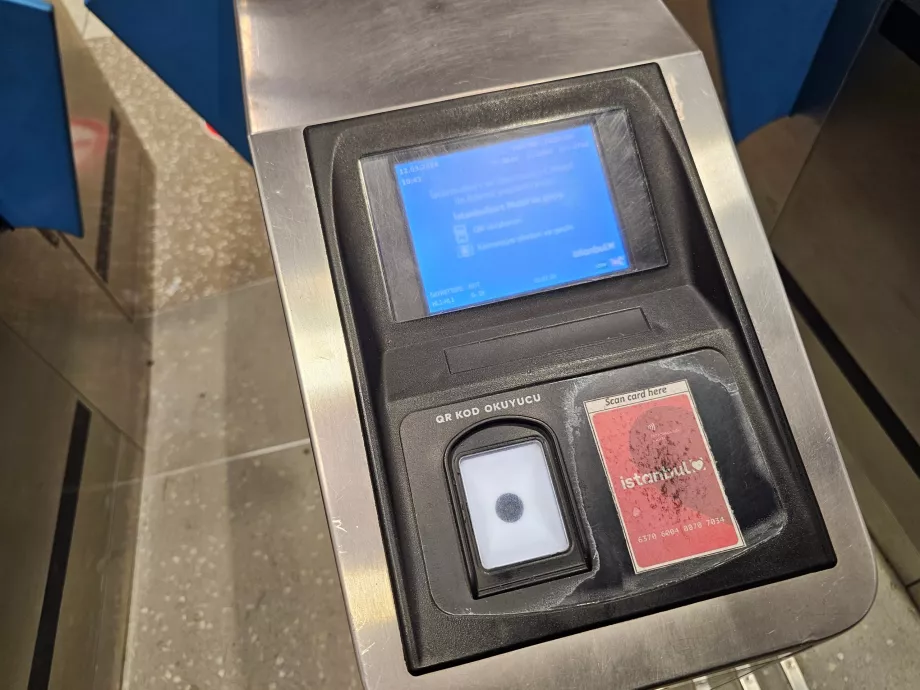 Turniket pri vstupe do stanice metra