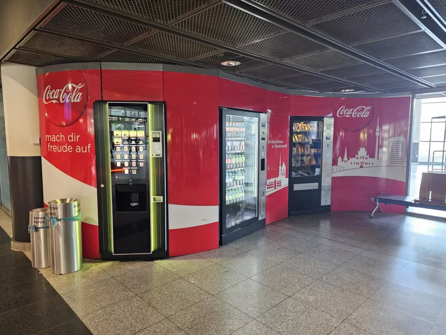 Predajné automaty v príletovej hale