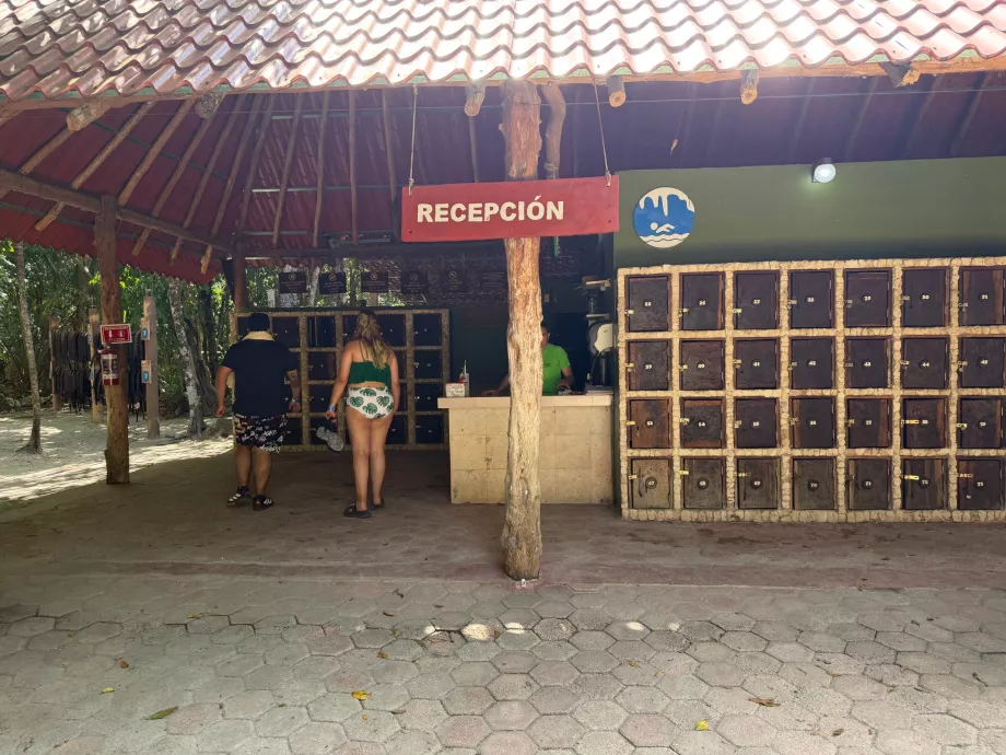 Recepcia pri cenote Aktun Chen