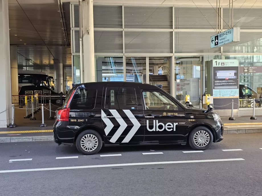 Uber pred terminálom 3