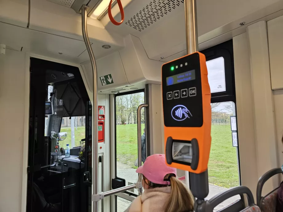 Validátor pri prvých dverách na načítanie kódov QR