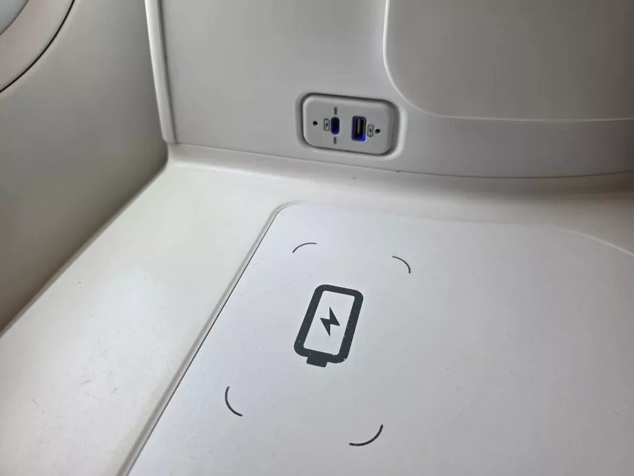 Bezdrôtové nabíjanie a USB porty