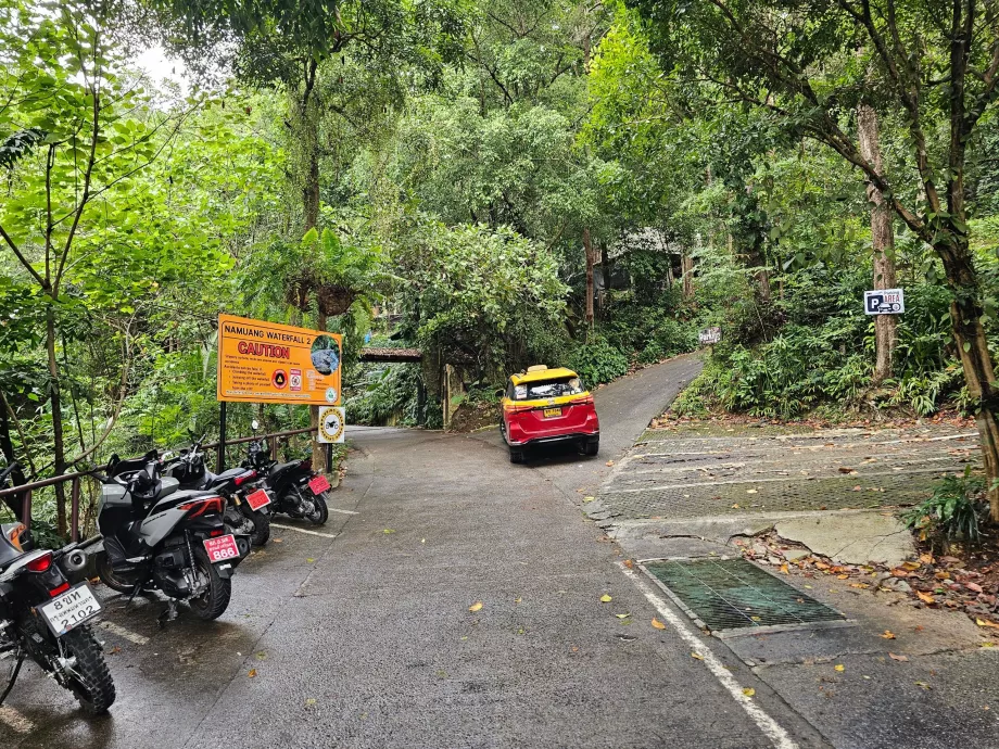 Parkovanie áut a skútrov