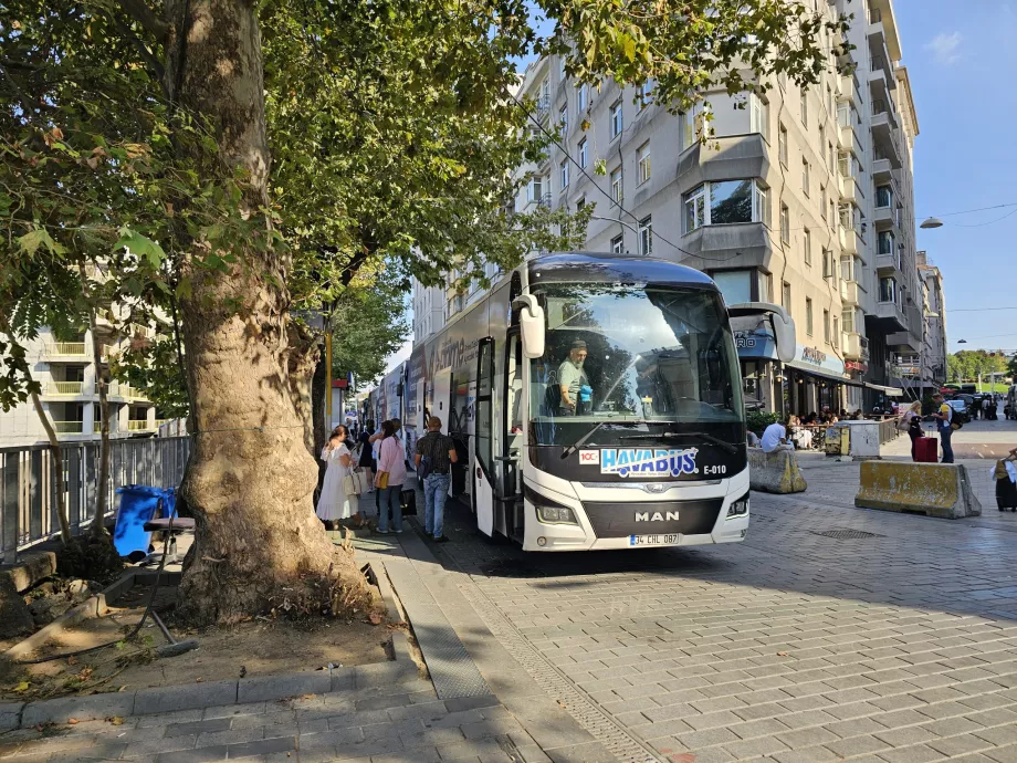 Havabus smer letisko Sabiha Gokcen - námestie Taksim