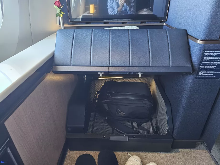 Úložný priestor v opierke nôh