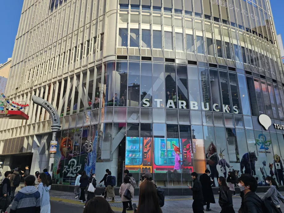 Starbucks na križovatke Shibuya Junction