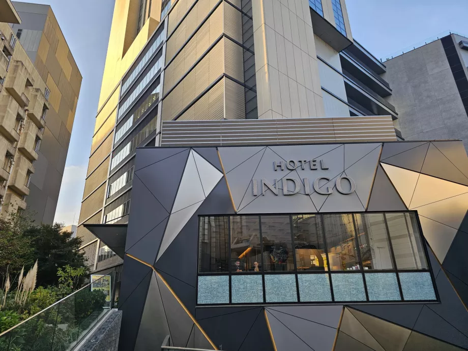Hotel Indigo, hlavný vchod