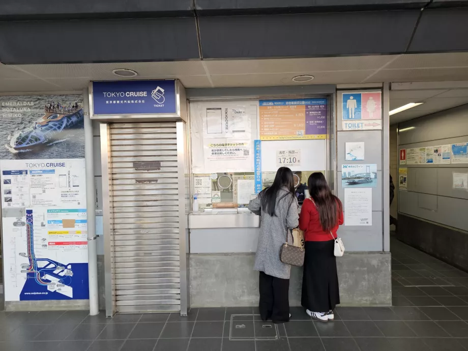 Kancelária predaja vstupeniek na plavby v Tokiu