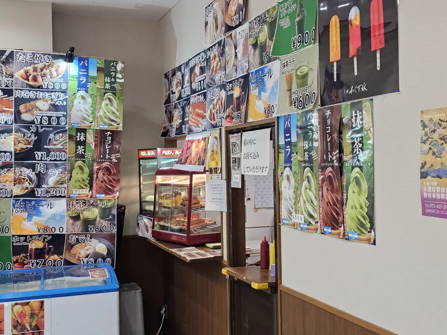 Obchod s občerstvením v prístave