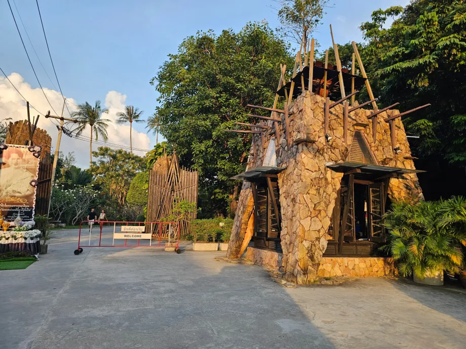 Hlavný vchod do areálu