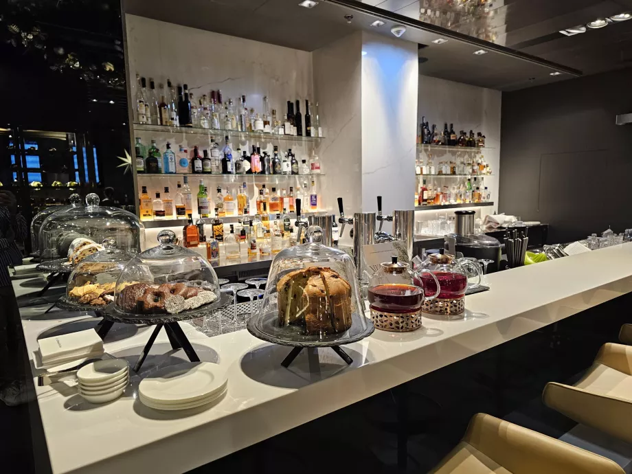 Salónik prvej triedy (hlavný terminál) - bar