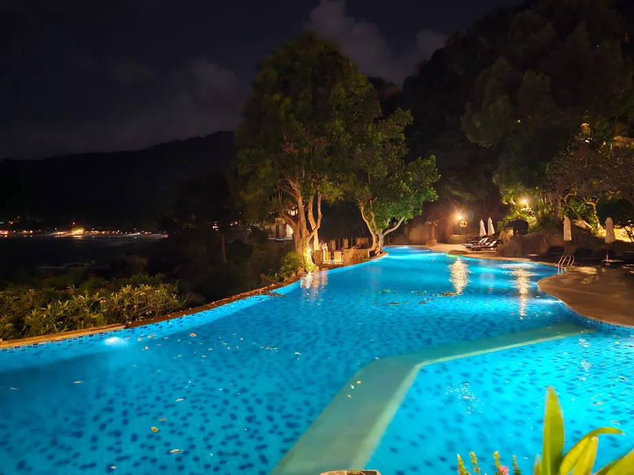 Veľký hotelový bazén