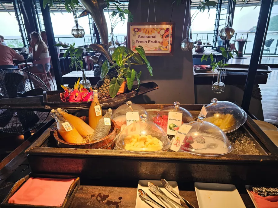 Raňajky: džúsy a čerstvé