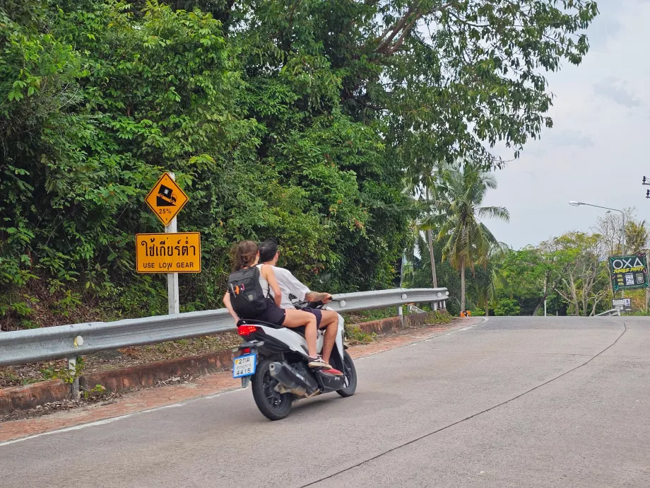 Cestovanie skútrom po ostrove Koh Phangan