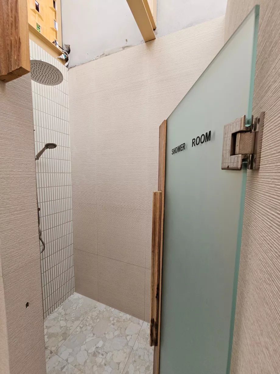 Pláž Rin Nai, bezplatné sprchy