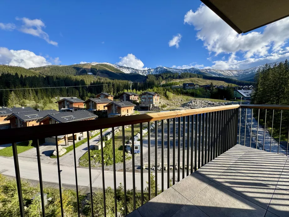 Panoramatický výhľad z balkóna pred spálňou