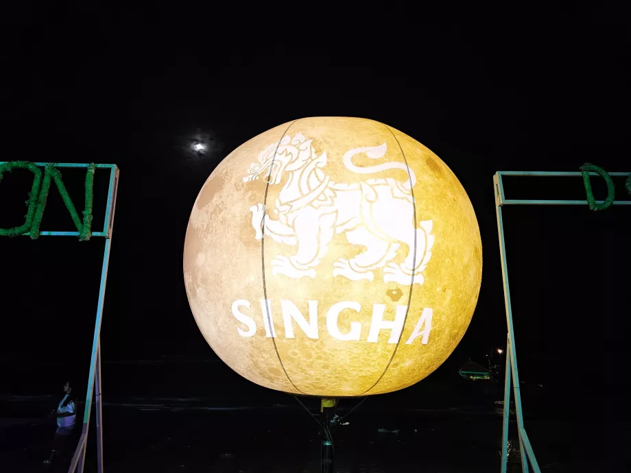 Párty pri splne mesiaca