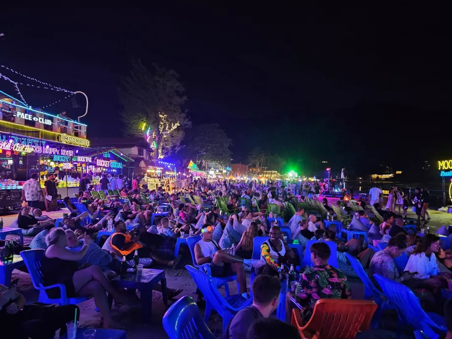 Párty pri splne mesiaca