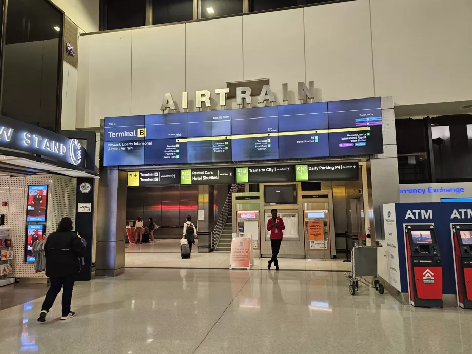 Vchod do stanice Airtrain