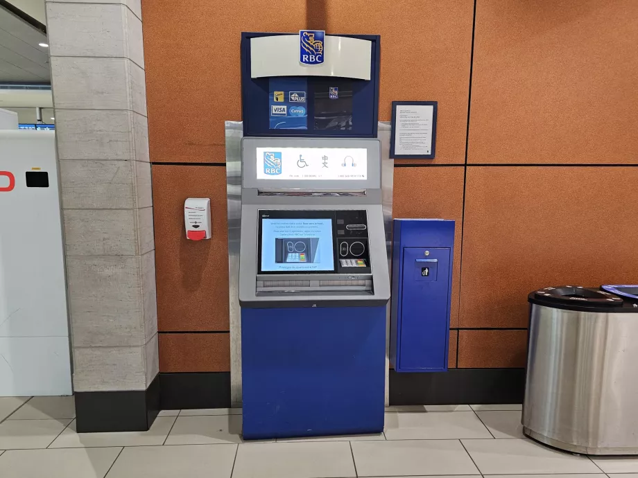 Bankomat RBC v odletovej hale