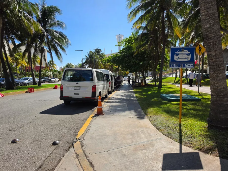 Stanovište taxíkov v Punta Cancún