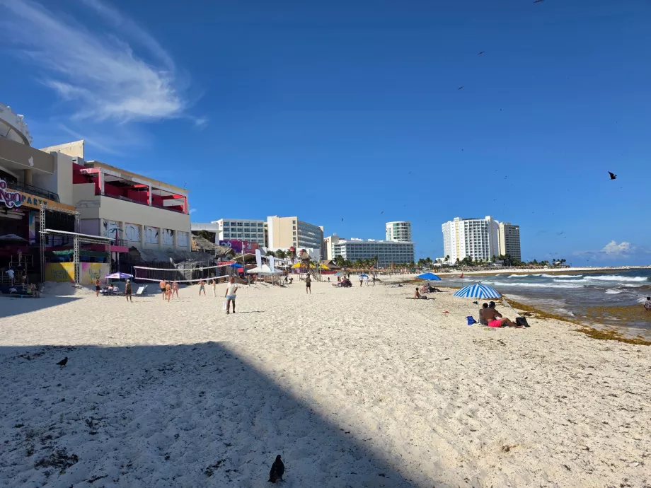 Playa Gaviota Azul pred klubom Coco Bongo