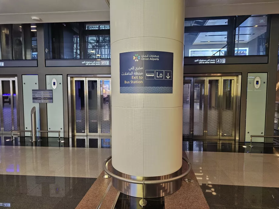 Smer k autobusom MHD (suterén)