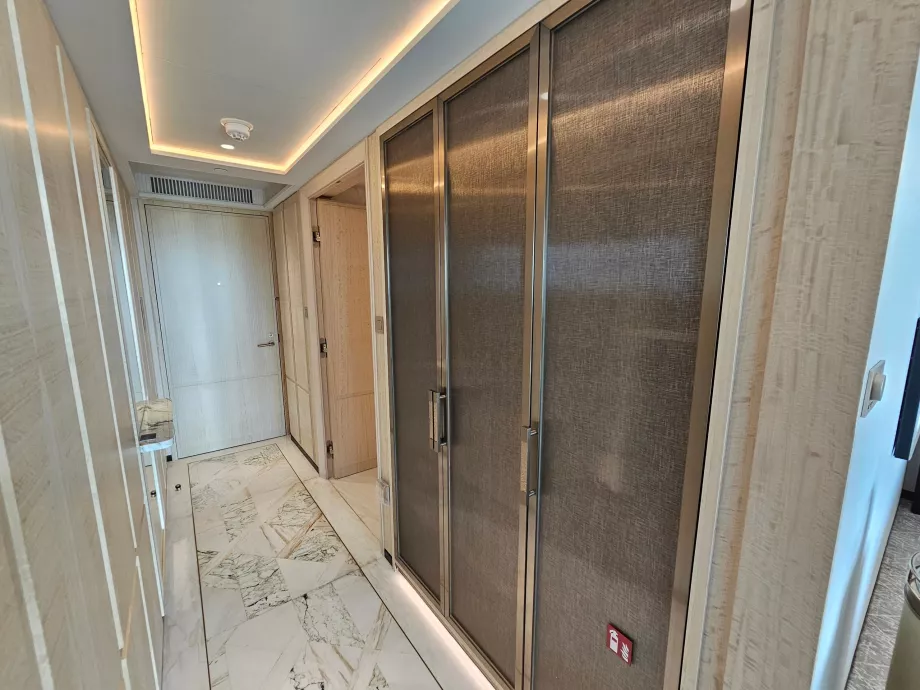 Predsieň v izbe a šatníky