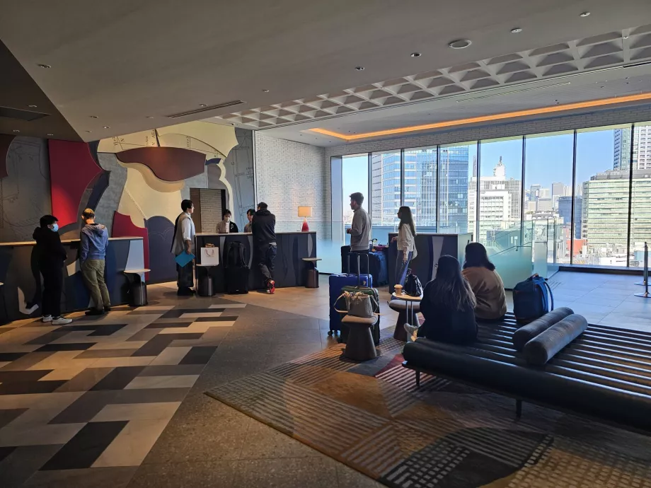 Hotelová recepcia na 12. poschodí