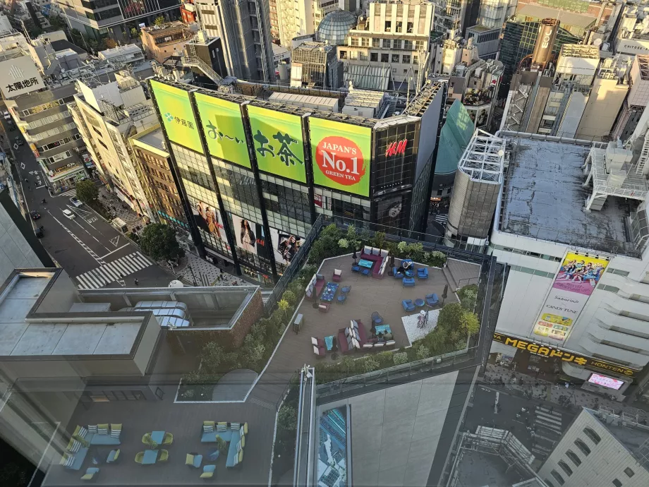 Pohľad na vonkajšiu terasu reštaurácie Gallery 11