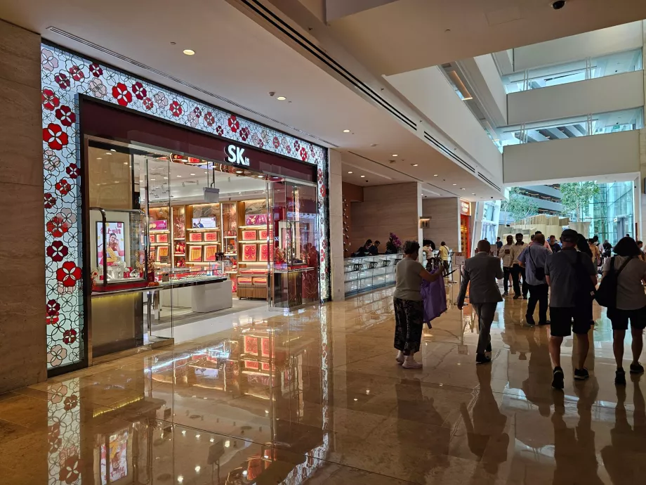 Obchody v hotelovej hale