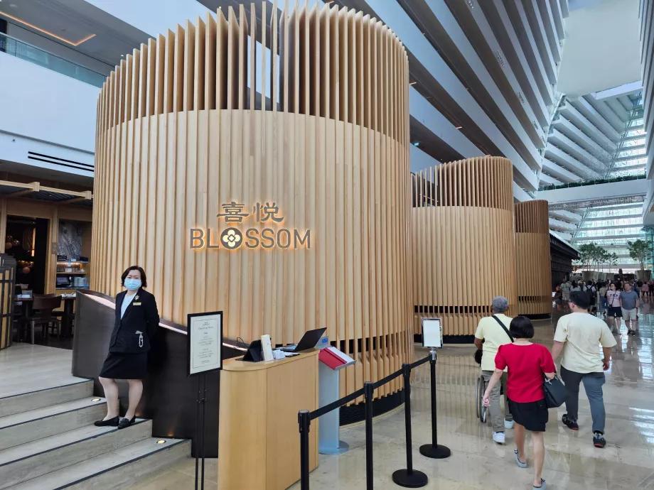 Reštaurácia v hotelovej hale