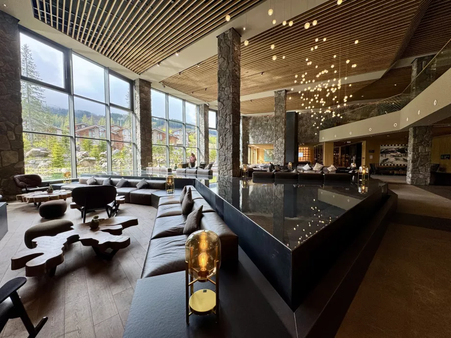 Lobby s bazénom