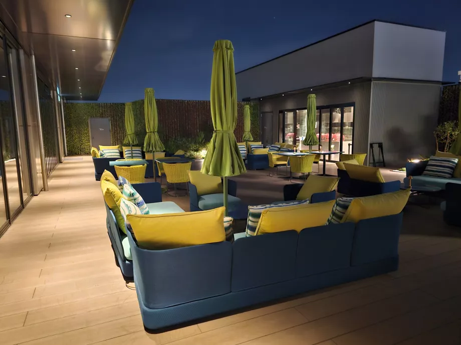 Vonkajšia terasa reštaurácie Galéria 11