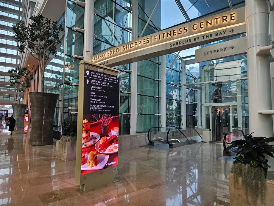 Vstup z hotela do nákupného centra