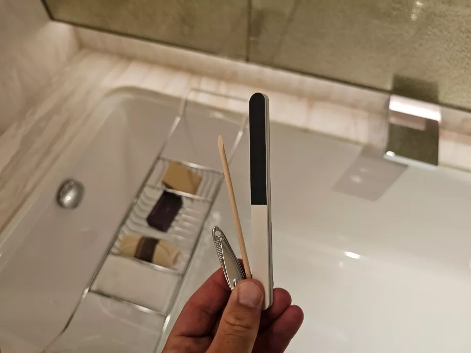 Pilník na nechty a nožničky na nechty