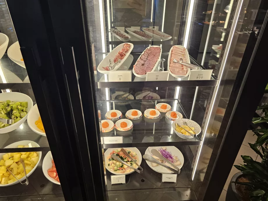 Raňajky - šaláty a šunky