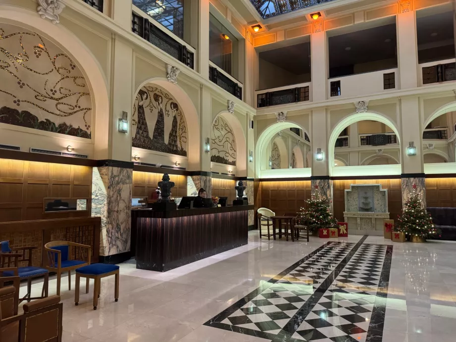 Vestibul hotela a recepcia