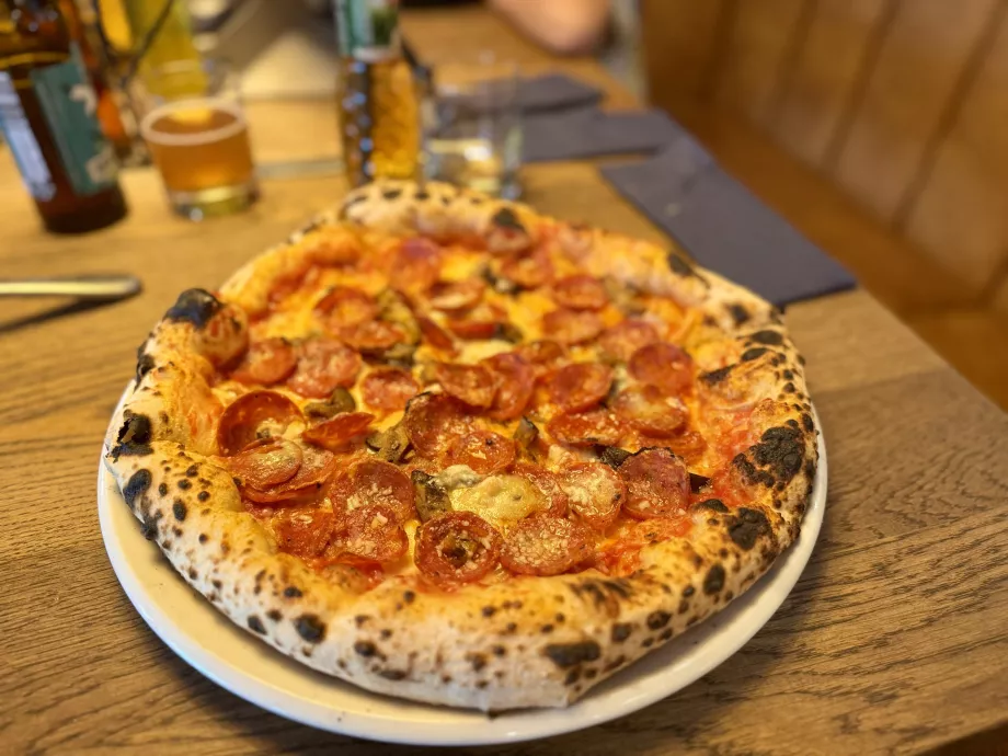 Pizza z pece