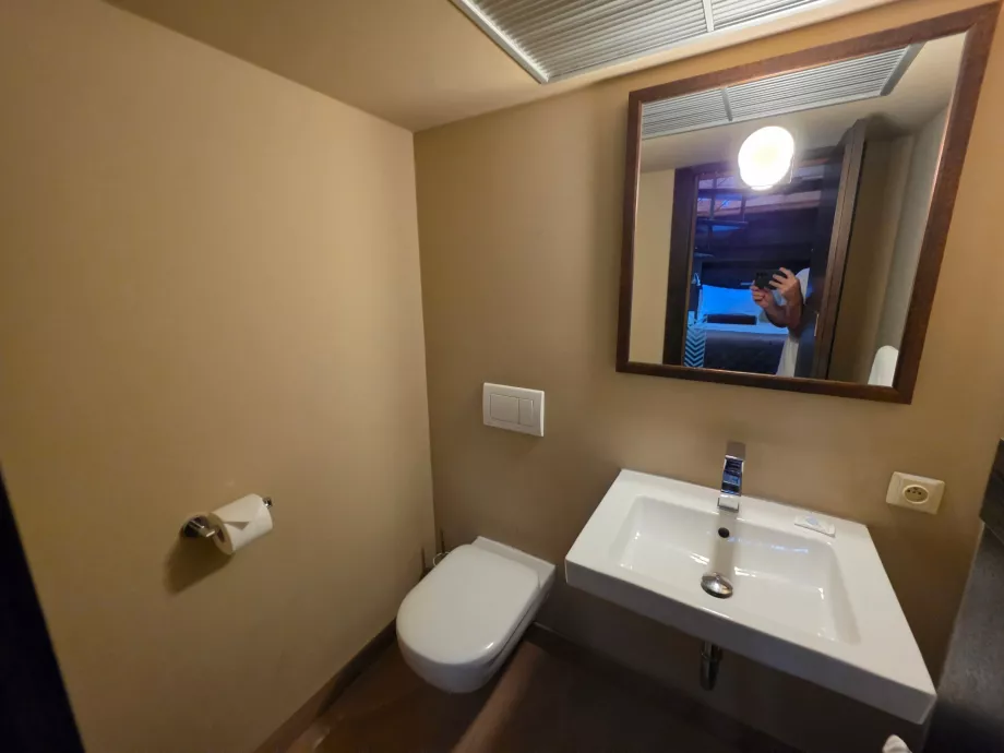 Toaleta v spálni