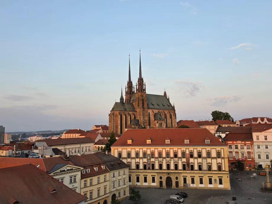 Bazilika svätého Petra pri východe slnka