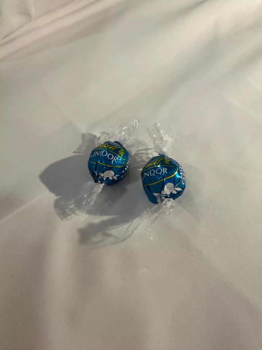 Čokolády Lindor podávané k večernému čaju