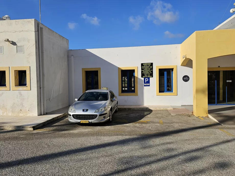 Stanovište taxíkov, letisko Leros